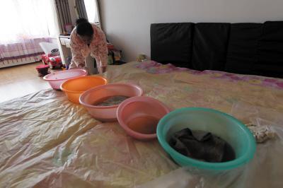 荆门楼上漏水，住户失联，小区没物管，业主维权难！律师来支招……